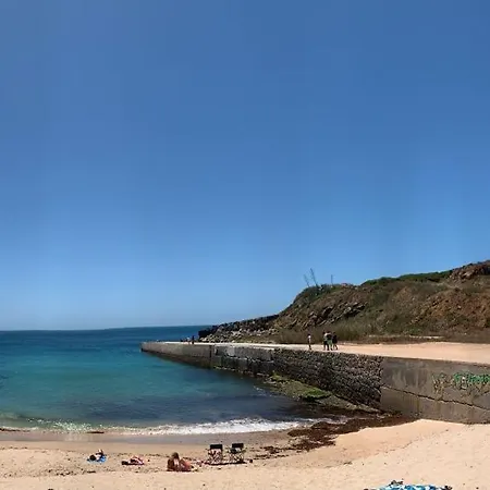 As Estrelas Proches Centre Et Petite Trois établissements Indépendants Climatisés Et De Confort Hébergement de vacances *