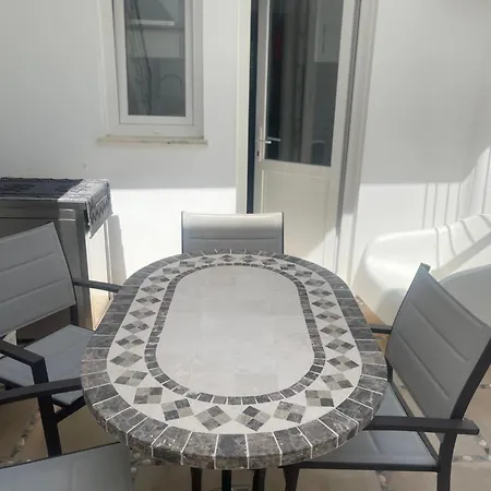 As Estrelas -trois Hebergements Au Choix Acces Independants Meme Rue - Proche Centre -calme -confort -climatises - Plages -surf- Parking Free Holiday home Peniche